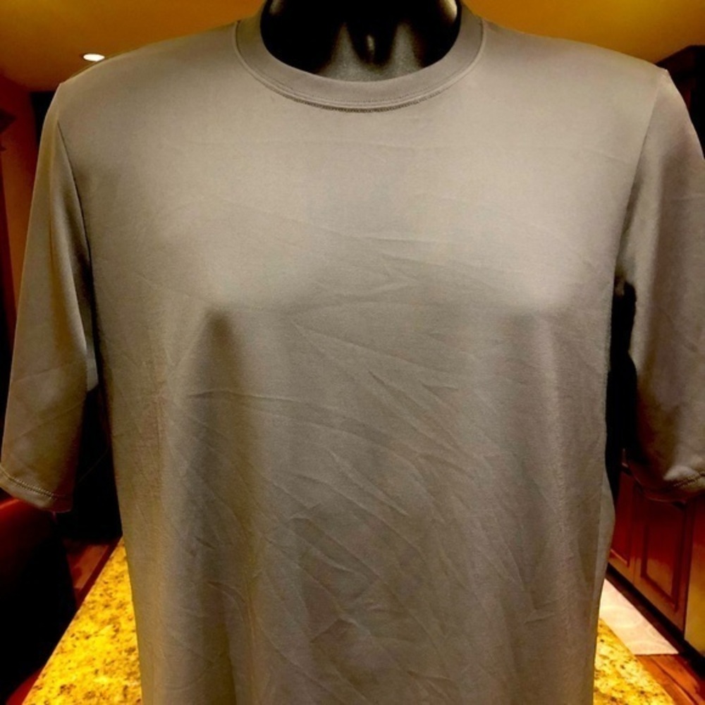 Patagonia men’s‎ performance t-shirt. Grey with logo on front. Gently wo…